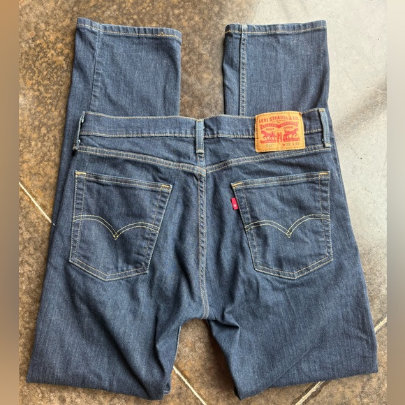 Levi’s 513 NWOT 32/32 dark blue denim, 98%cotton, 2% elastane. Bottom leg 7.5” - Picture 5 of 15